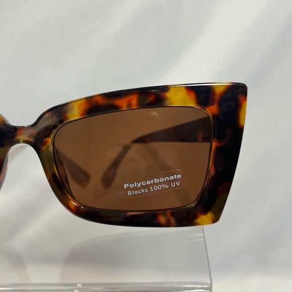 NWOT Retro Cats Eye Sunglasses - Picture 2 of 4